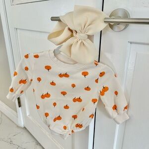 🎃 3-6m Old Navy Cream Pumpkin Print Baby Bubble